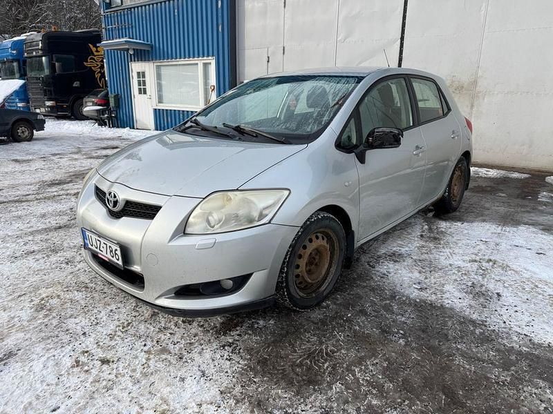Gebraucht Toyota Auris 90 PS (66 kW) 2007 Silber Kleinwagen