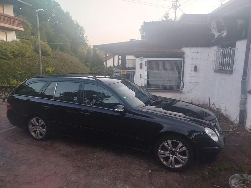 Schwarz Gebraucht 2003 Mercedes 220 Limousine | 2.300 € (Superpreis) - Bild 1/4