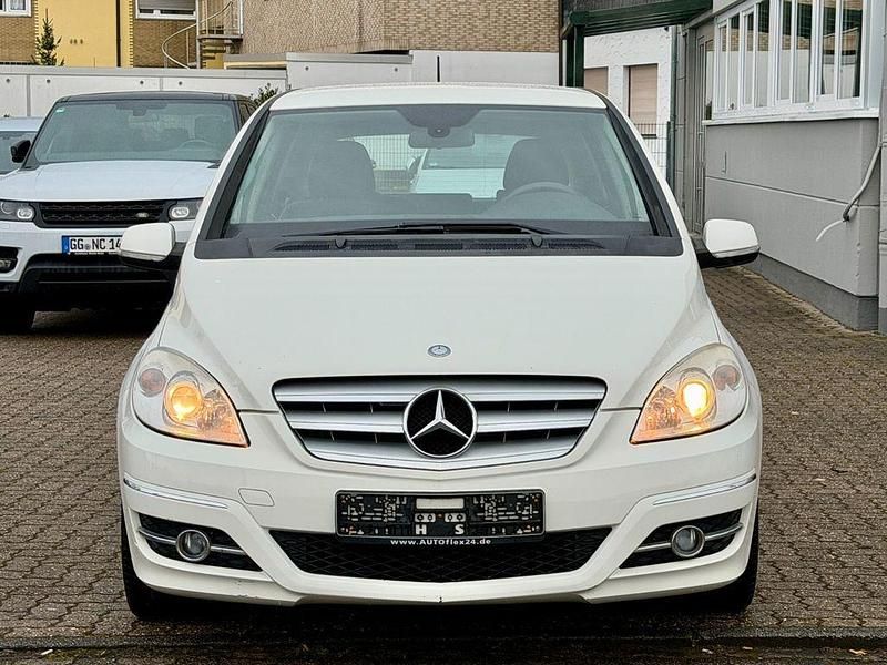 Gebraucht Mercedes B200 136 PS (100 kW) 2009 Weiß Van / Kleinbus