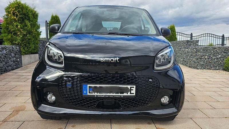Schwarz Gebraucht 2021 Smart ForTwo Electric Drive Exclusive Kleinwagen | 9.850 € (Superpreis) - Bild 1/4