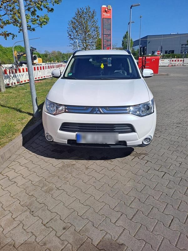 Weiß Gebraucht 2013 Mitsubishi Outlander SUV | 8.200 € - Bild 1/4