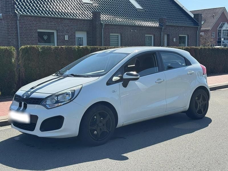 Second-hand Kia Rio 109 CP (80 kW) 2011 Alb Hatchback