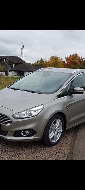 Second-hand Ford S-MAX Titanium 210 CP (154 kW) 2017 Argintiu Monovolum