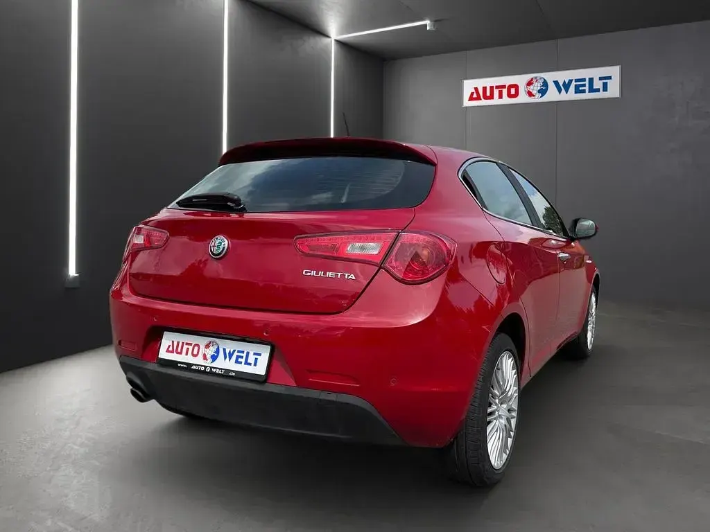 Gebraucht Alfa Romeo Giulietta 120 PS (88 kW) 2017 Rot Kleinwagen