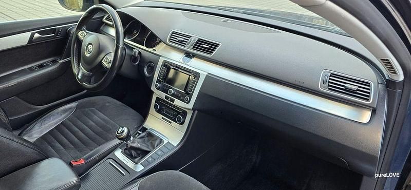 Gebraucht VW Passat Highline 140 PS (102 kW) 2012 Blau Limousine