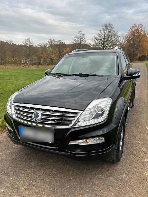 Schwarz Gebraucht 2018 Ssangyong (KGM) Rexton SUV | 14.900 € (Superpreis) - Bild 1/4