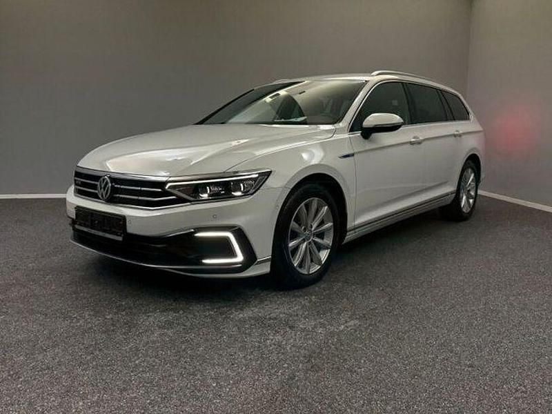 Weiß Gebraucht 2020 VW Passat GTE Kombi | 19.999 € (Guter Preis) - Bild 1/4