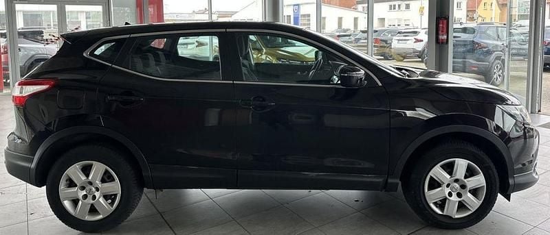 Gebraucht Nissan Qashqai Acenta 116 PS (85 kW) 2016 Violett SUV