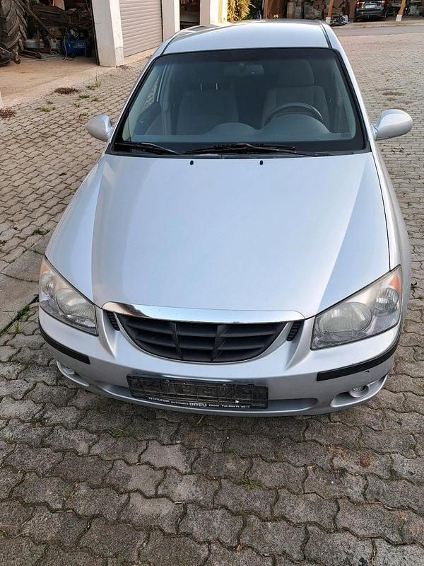 Weiß Gebraucht 2005 Kia Cerato 2 Limousine | 750 € (Superpreis) - Bild 1/4