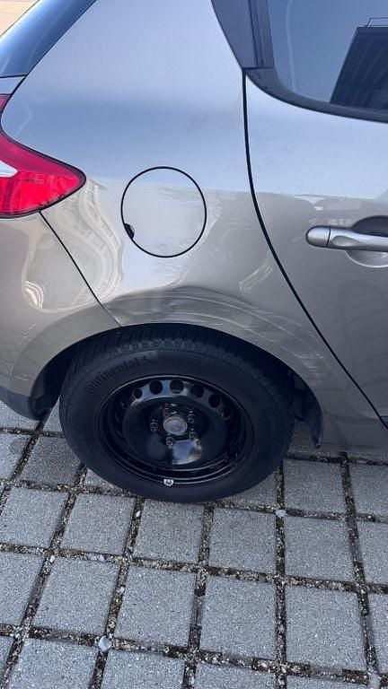 Gebraucht Renault Mégane Expression 101 PS (74 kW) 2010 Braun Limousine