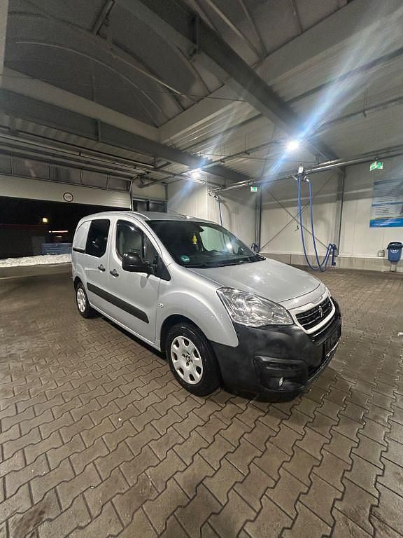 Gebraucht Peugeot Partner 120 PS (88 kW) 2015 Silber Van / Kleinbus
