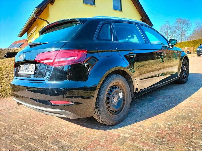 Gebraucht Audi A3 Sport 116 PS (85 kW) 2018 Schwarz Limousine