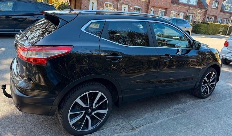 Gebraucht Nissan Qashqai 360º 163 PS (119 kW) 2016 Schwarz SUV