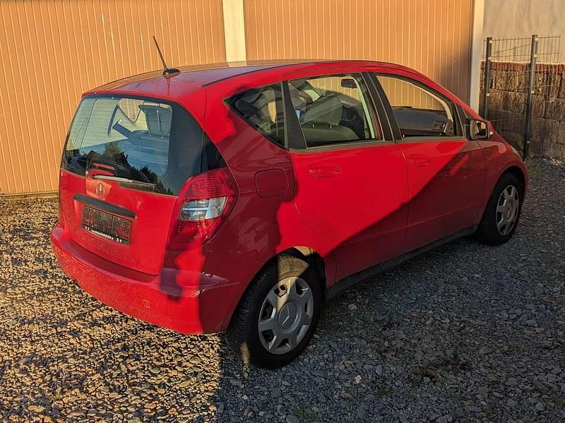 Gebraucht Mercedes A180 Avantgarde 116 PS (85 kW) 2010 Rot Limousine