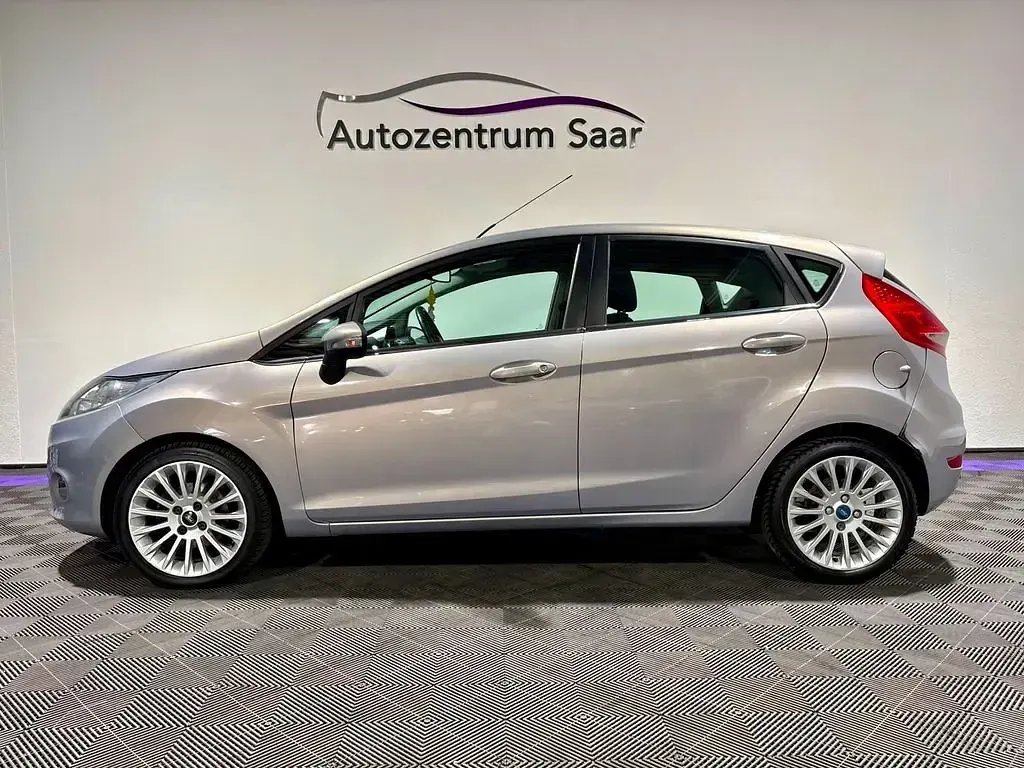 Gebraucht Ford Fiesta Titanium 95 PS (69 kW) 2012 Grau Limousine