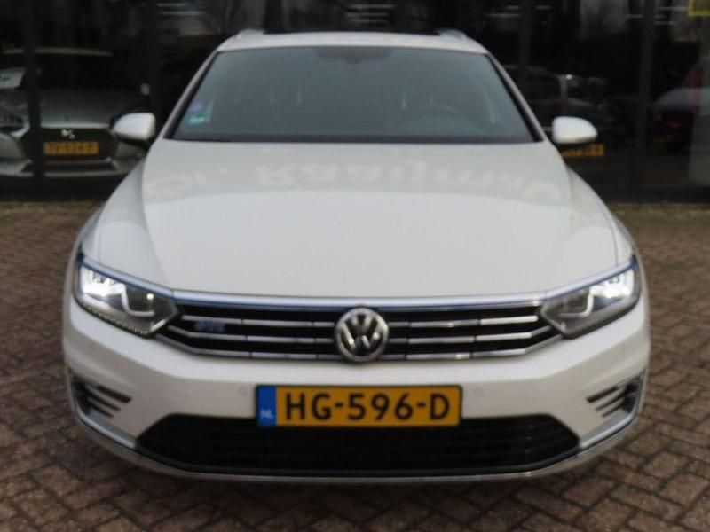 Gebraucht VW Passat Highline 218 PS (160 kW) 2015 Weiß Kombi