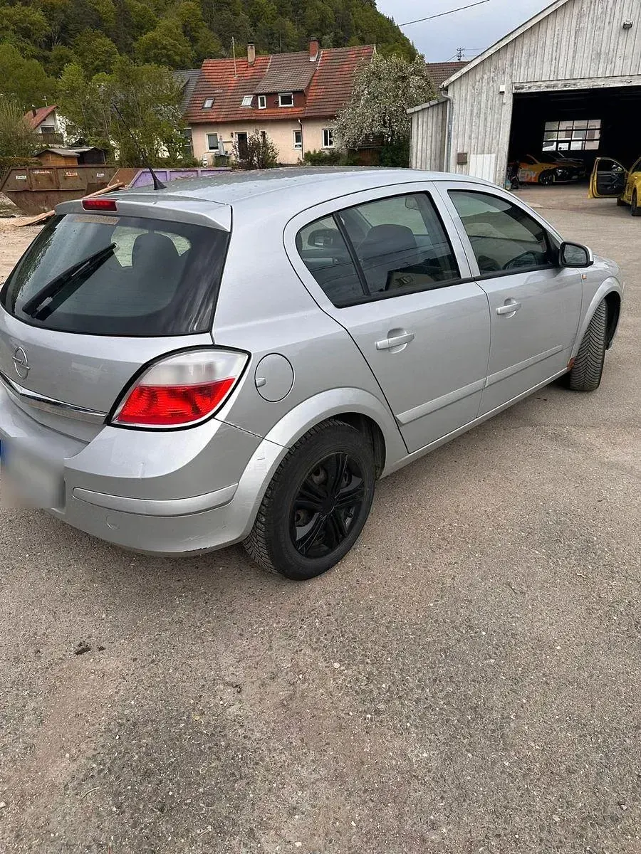 Gebraucht Opel Astra Cosmo 90 PS (66 kW) 2005 Silber Limousine