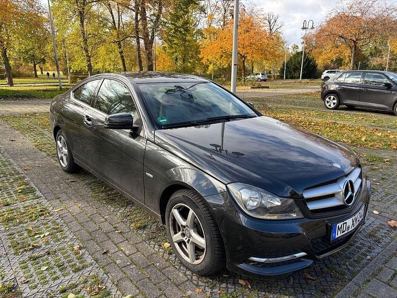 Schwarz Gebraucht 2011 Mercedes C180 Coupé | 8.000 € (Superpreis) - Bild 1/4