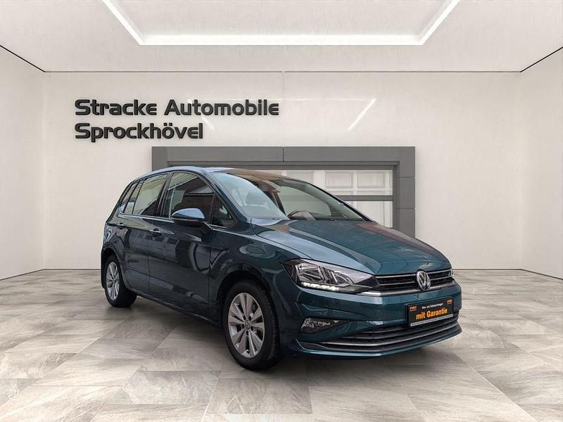 Grün Gebraucht 2018 VW Golf Sportsvan Comfortline Van / Kleinbus | 17.499 € (Fairer Preis) - Bild 1/4