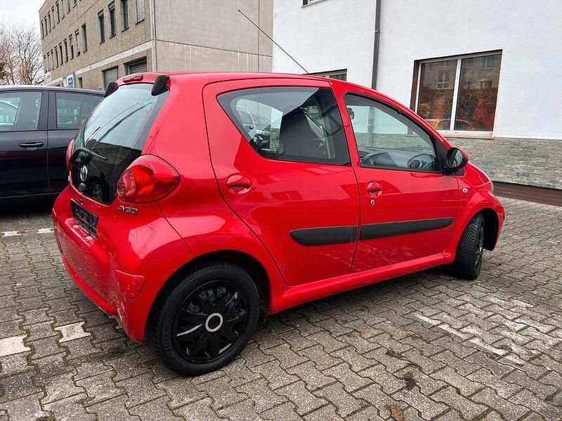 Gebraucht Toyota Aygo Cool 68 PS (50 kW) 2008 Rot Kleinwagen