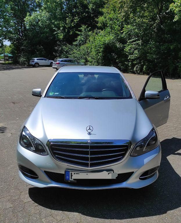 Gebraucht Mercedes E220 170 PS (125 kW) 2015 Silber Limousine