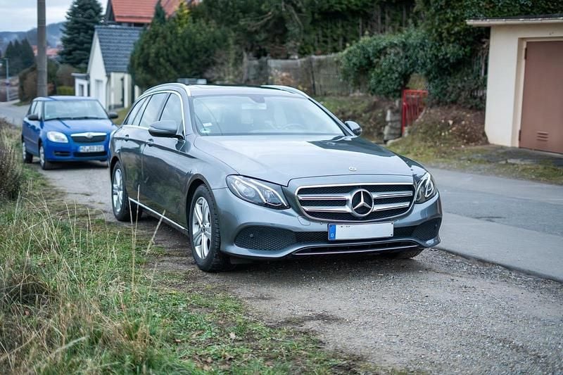 Grau Gebraucht 2018 Mercedes E250 Avantgarde Kombi | 18.500 € (Guter Preis) - Bild 1/4