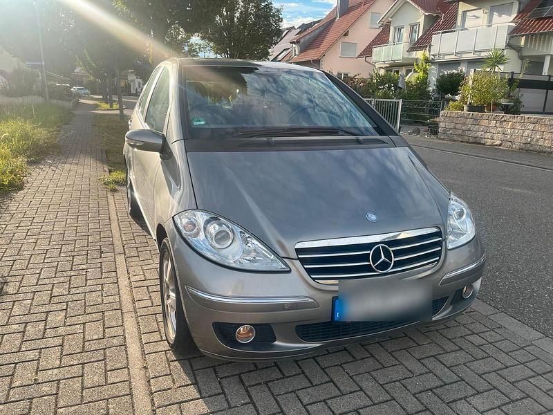 Grau Gebraucht 2005 Mercedes A180 Limousine | 3.000 € (Etwas zu teuer) - Bild 1/4