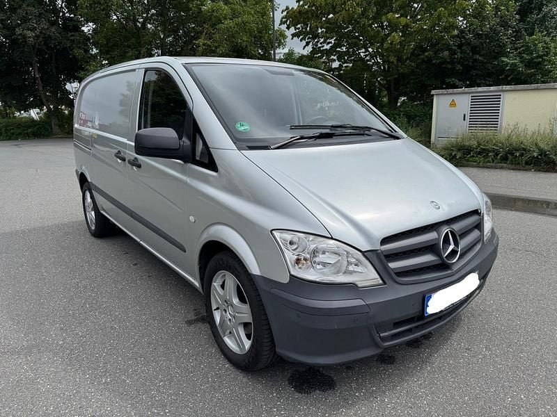 Silber Gebraucht 2011 Mercedes Vito Van / Kleinbus | 7.600 € - Bild 1/4