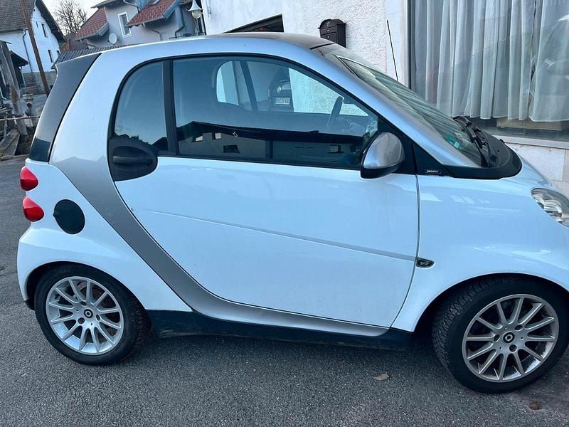Gebraucht Smart ForTwo Coupé Passion 71 PS (52 kW) 2009 Weiß Coupé