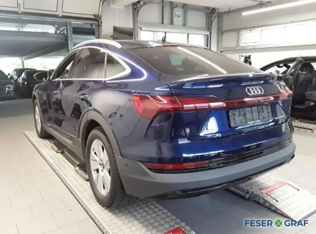 Gebraucht Audi e-tron Sportback Sport 300 kW (408 PS) 2021 Navarrablau metallic SUV