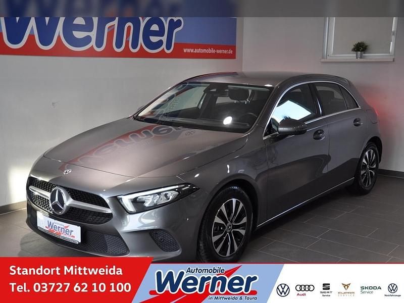 Grau Gebraucht 2022 Mercedes A200 Progressive Limousine | 27.680 € (Fairer Preis) - Bild 1/4