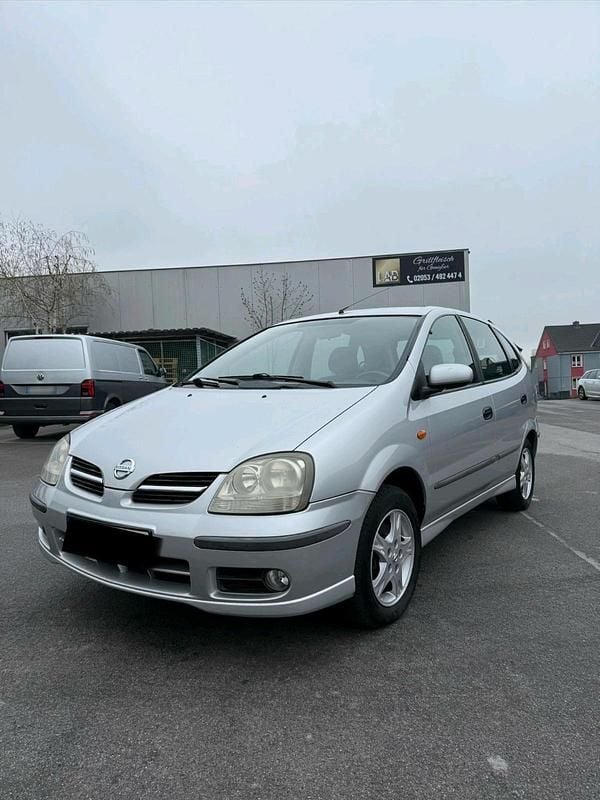 Gebraucht Nissan Almera 116 PS (85 kW) 2004 Silber Van / Kleinbus