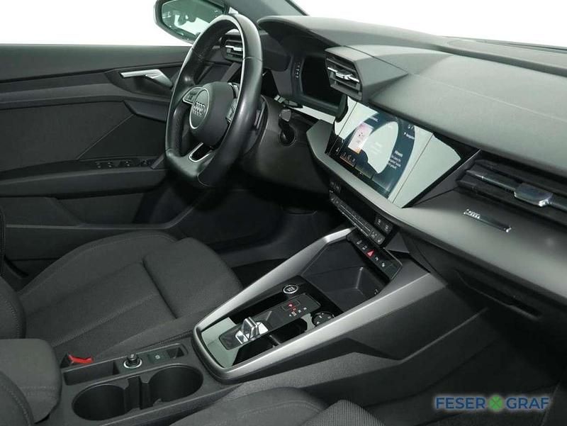 Second-hand Audi A3 S-Line 150 CP (110 kW) 2023 Alb Berlinǎ