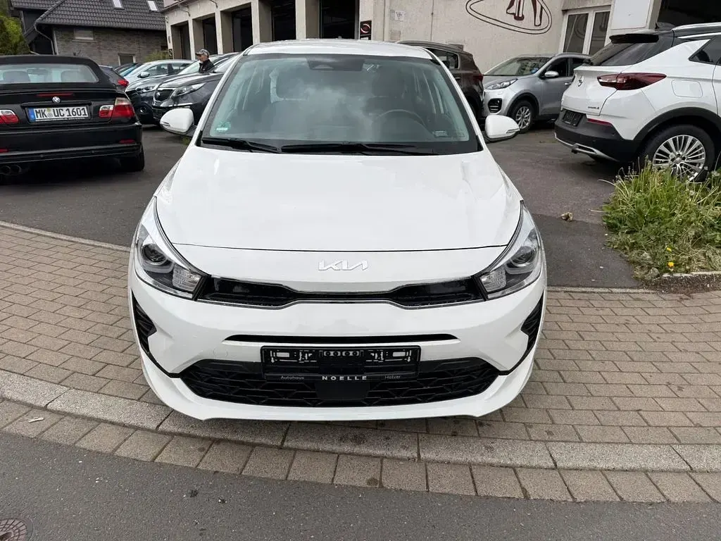 Gebraucht Kia Rio Vision 84 PS (61 kW) 2023 Weiß Limousine