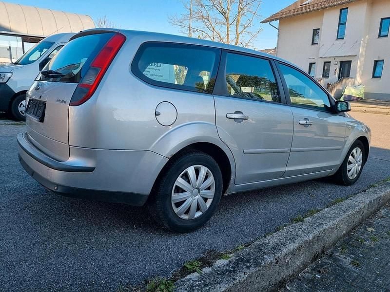 Usata Ford Focus 116 CV (85 kW) 2006 Argento Station wagon