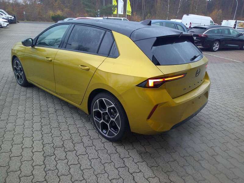 Gebraucht Opel Astra Ultimate 131 PS (96 kW) 2025 Kult gelb metallic Limousine