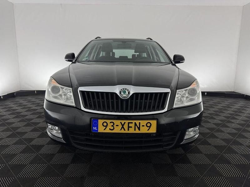 Gebraucht Skoda Octavia Business Line 105 PS (77 kW) 2012 Schwarz Kombi