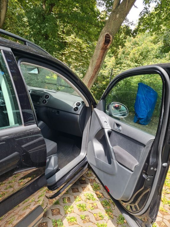 Schwarz Gebraucht 2015 VW Tiguan Trendline SUV | 11.500 € (Guter Preis) - Bild 1/4