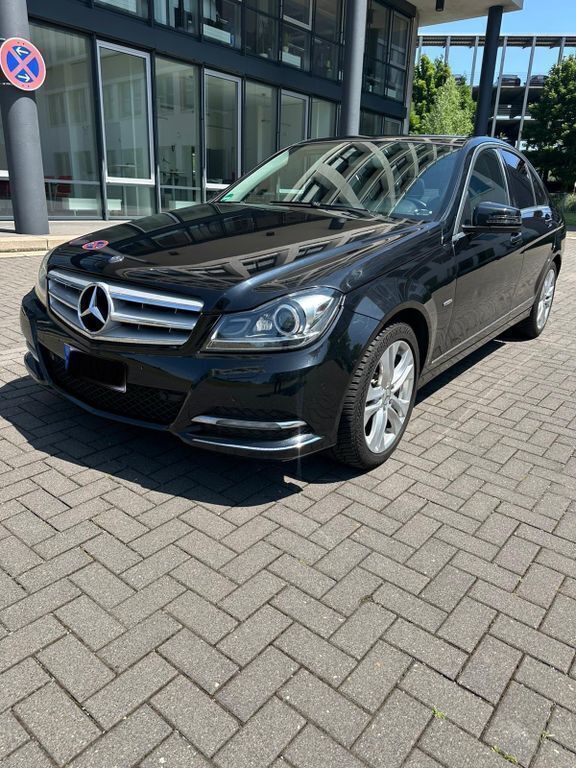 Schwarz Gebraucht 2011 Mercedes C180 Avantgarde Limousine | 9.899 € (Fairer Preis) - Bild 1/4