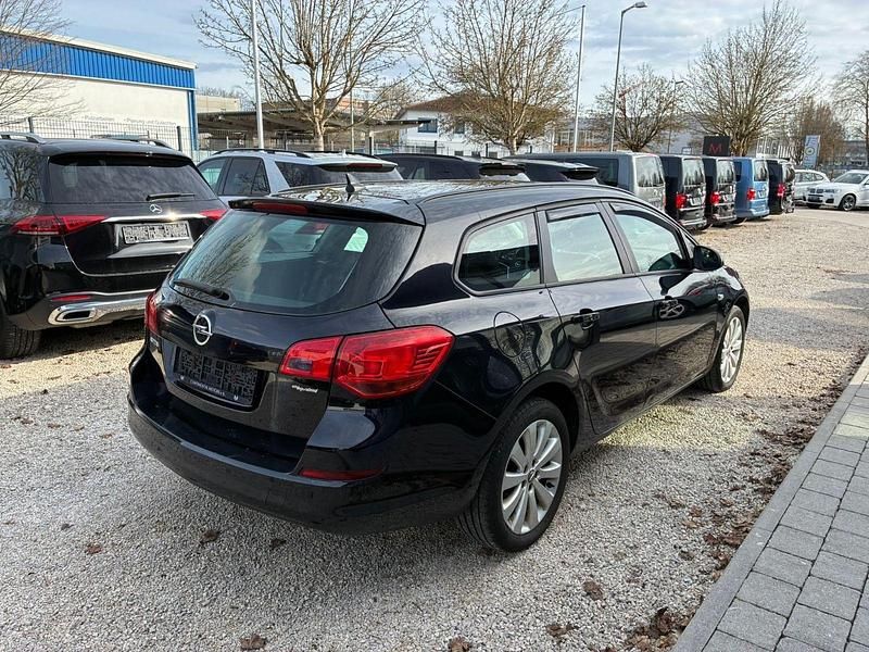 Gebraucht Opel Astra Edition 116 PS (85 kW) 2011 Schwarz Kombi
