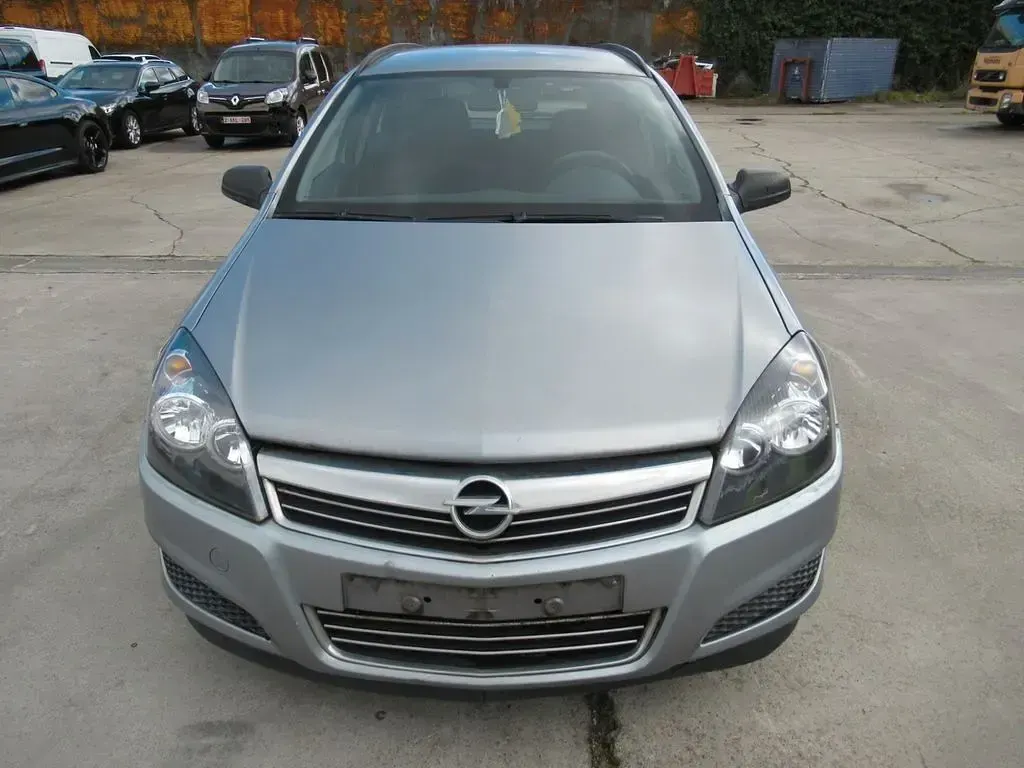 Usata Opel Astra 90 CV (66 kW) 2007 Argento Station wagon