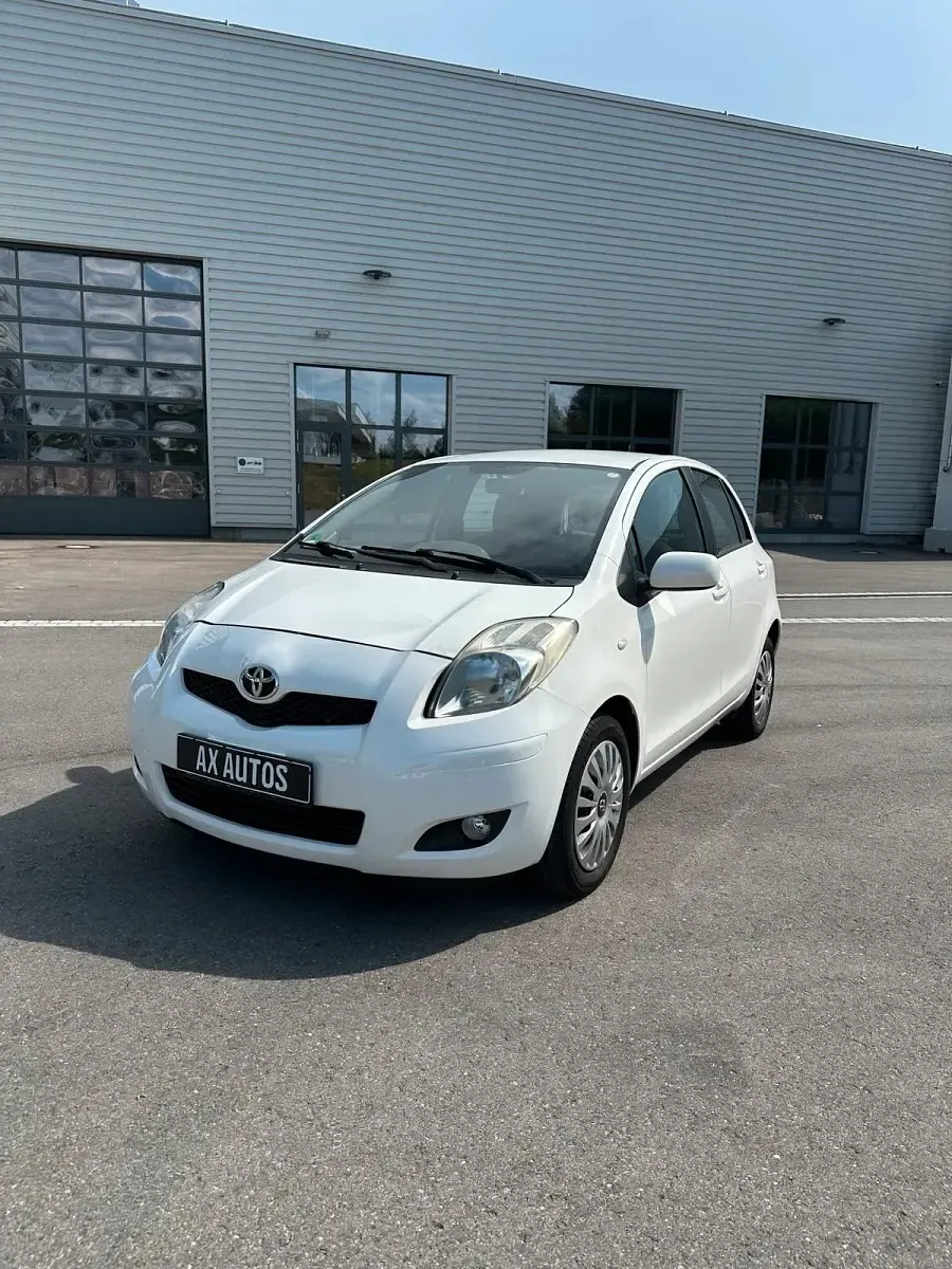 Gebraucht Toyota Yaris 99 PS (72 kW) 2011 Weiß Kleinwagen