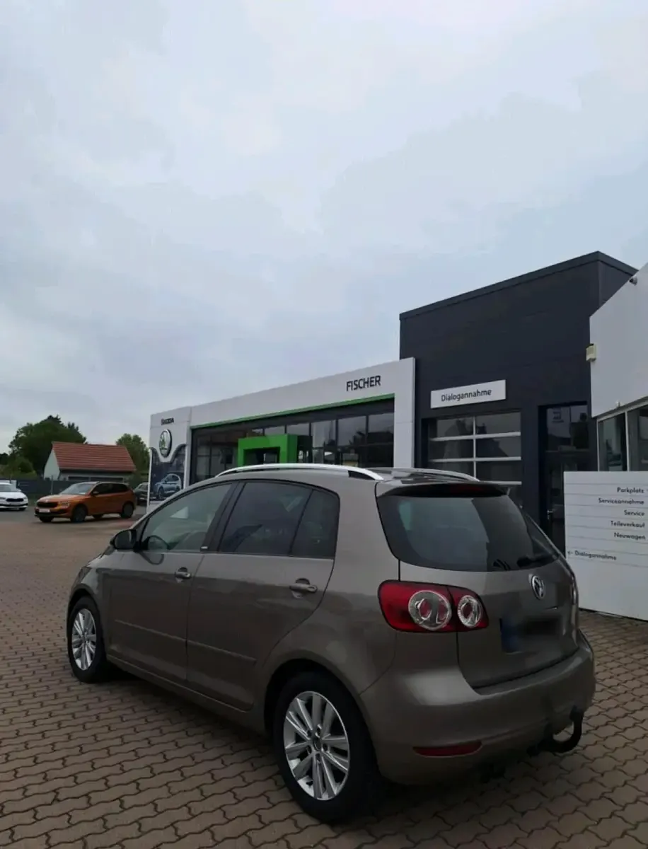 Gebraucht VW Golf Plus Cross Style 122 PS (89 kW) 2012 Braun Van / Kleinbus