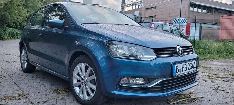 Blau Gebraucht 2016 VW Polo Comfortline Limousine | 8.990 € (Guter Preis) - Bild 1/4