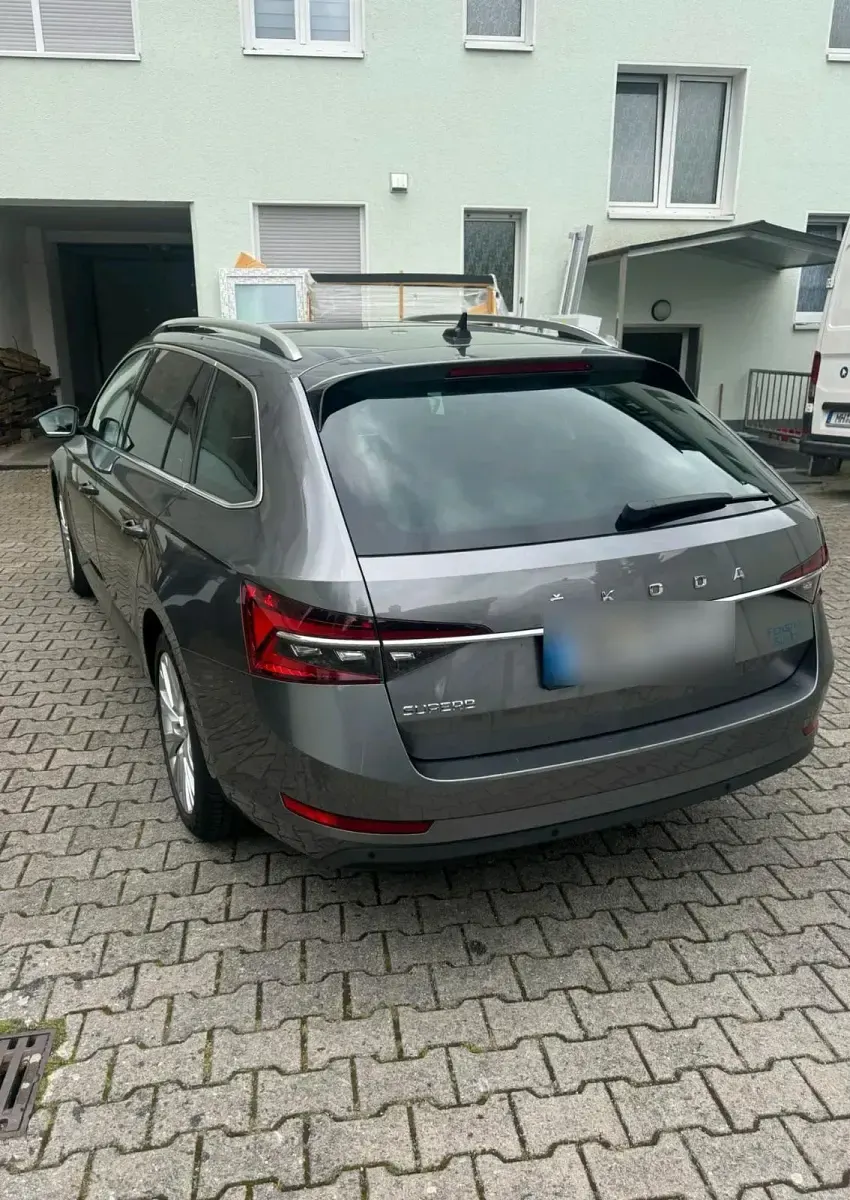 Gebraucht Skoda Superb 200 PS (147 kW) 2022 Grau Kombi