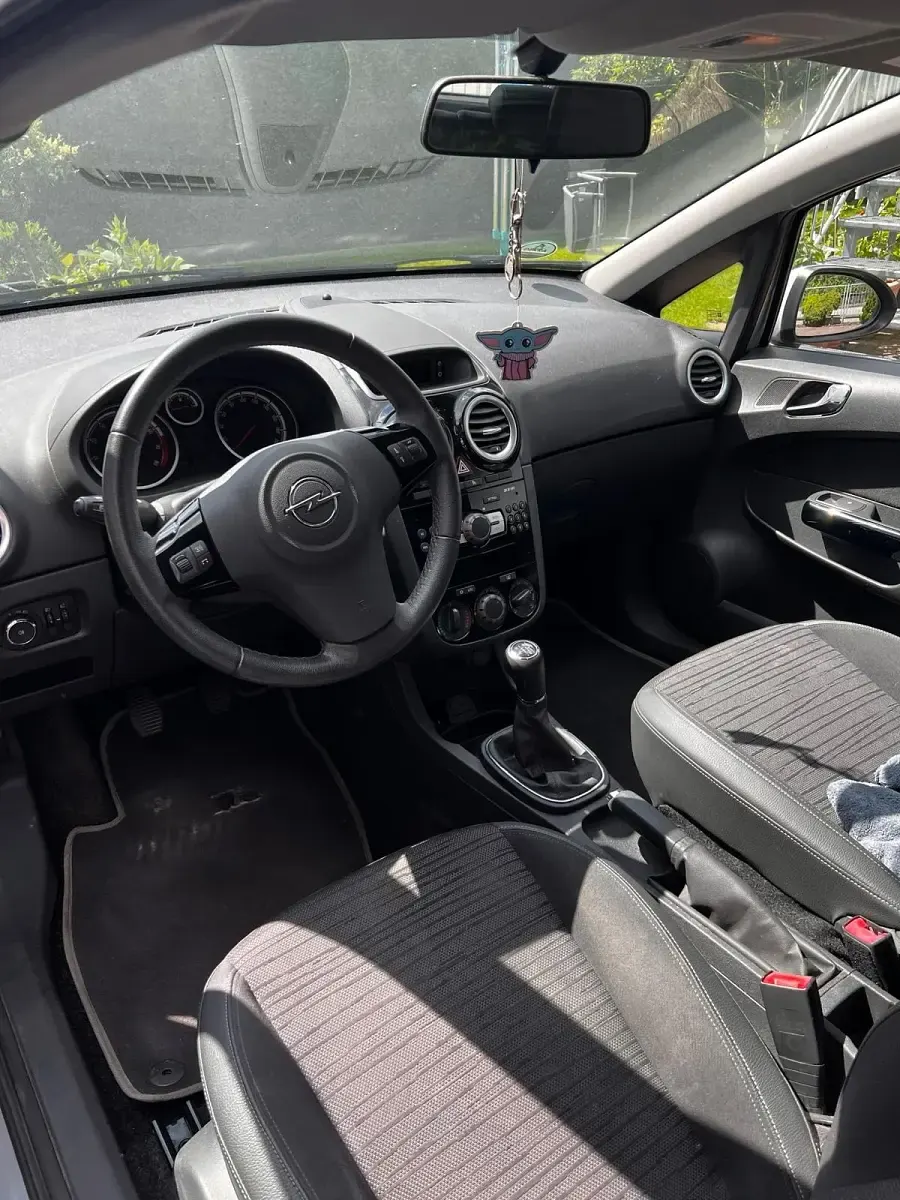 Gebraucht Opel Corsa 69 PS (50 kW) 2014 Silber Kleinwagen