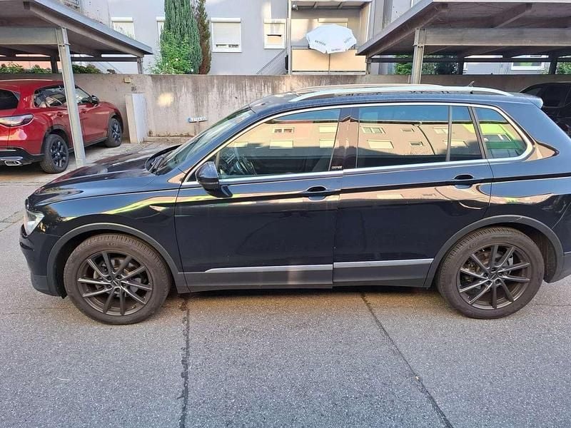 Schwarz Gebraucht 2020 VW Tiguan SUV | 17.490 € (Superpreis) - Bild 1/4