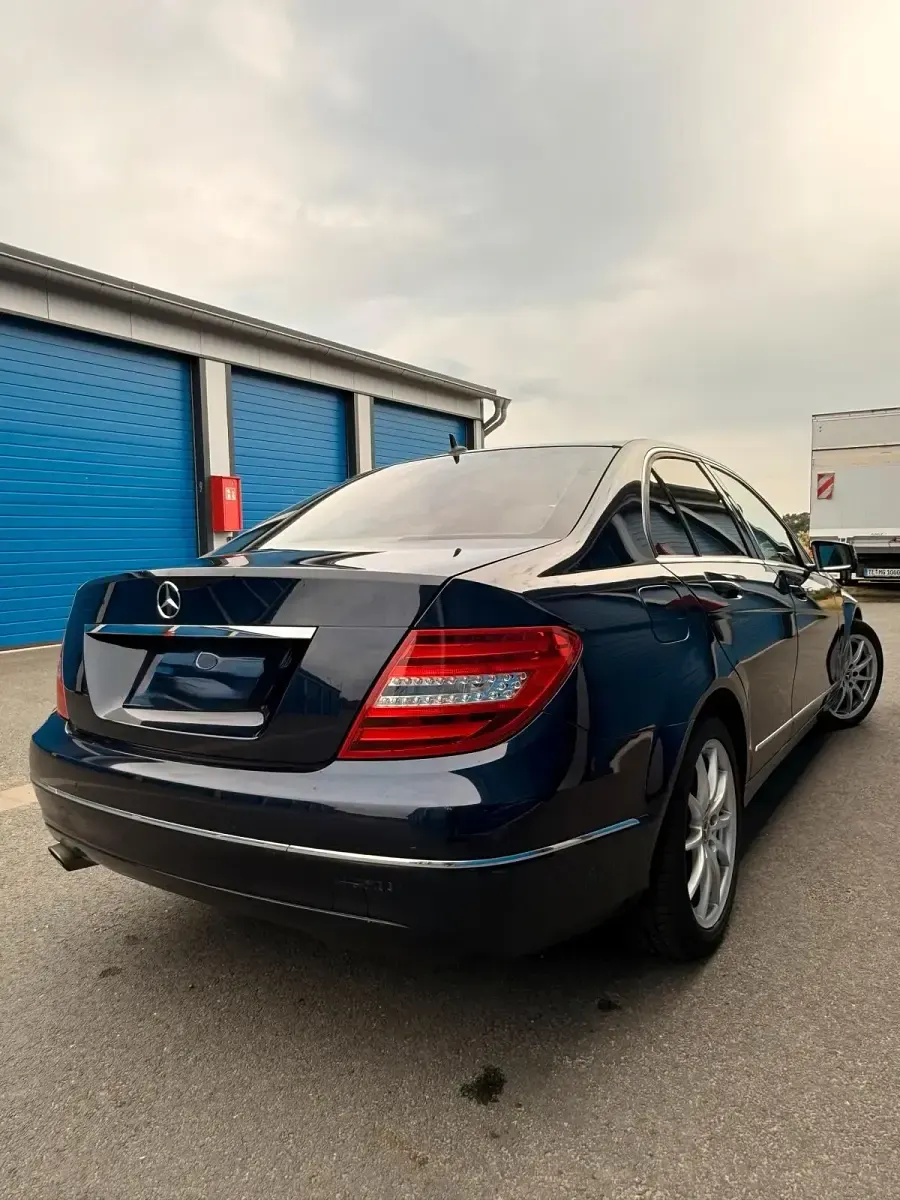 Gebraucht Mercedes C250 Avantgarde 204 PS (150 kW) 2012 Blau Limousine