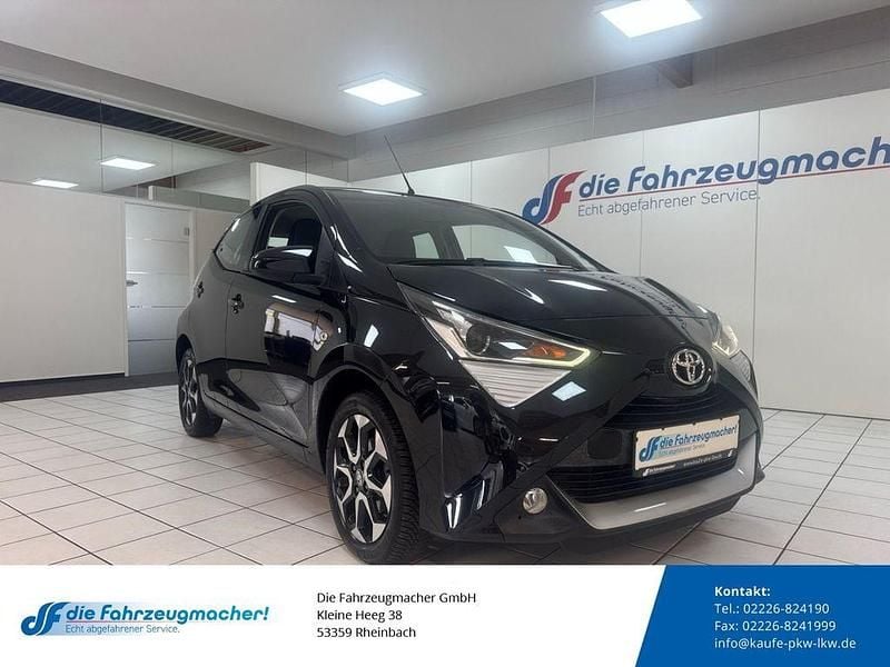 Black mica Gebraucht 2021 Toyota Aygo X-play Kleinwagen | 9.988 € (Fairer Preis) - Bild 1/4