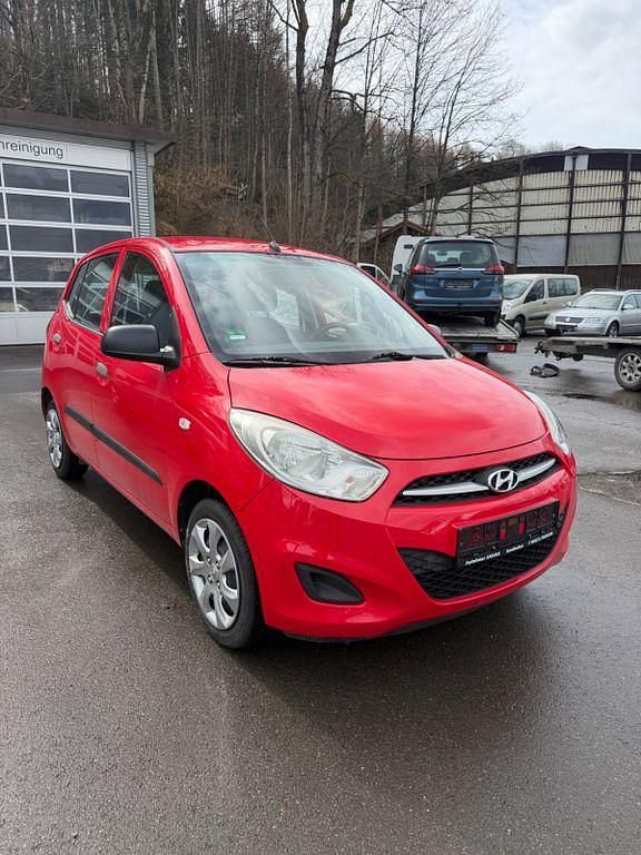 Gebraucht Hyundai i10 Classic 69 PS (50 kW) 2011 Rot Kleinwagen